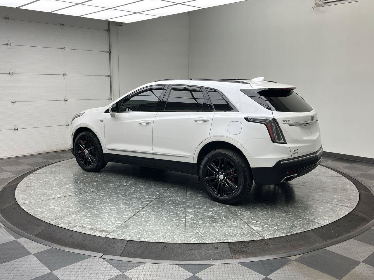 Used 2024 Cadillac XT5 Sportv w/ LPO, Floor Liner Package AWD/4WD image 2