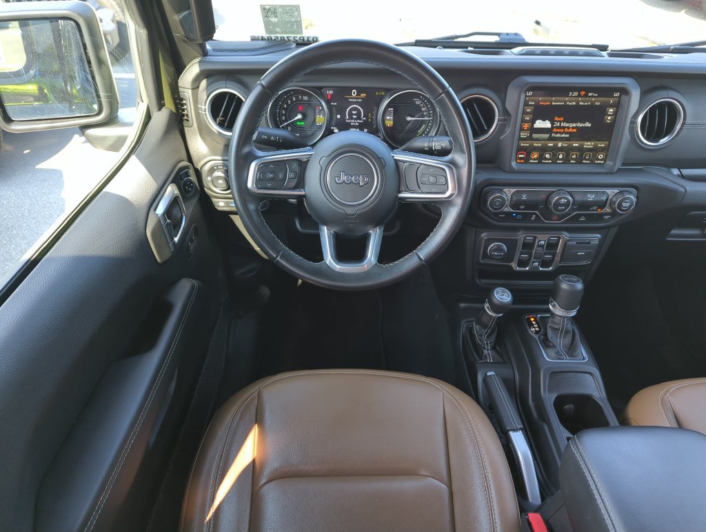 Used 2022 Jeep Wrangler Unlimited Sahara AWD/4WD image 13