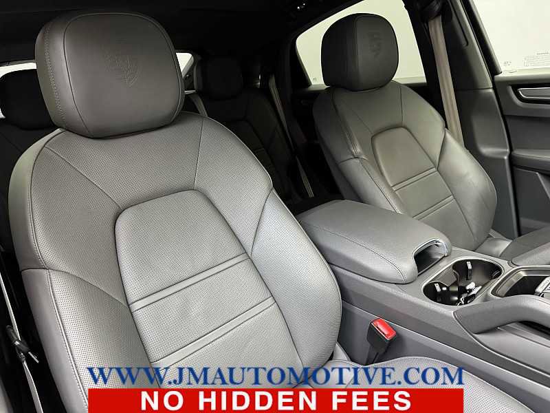 Used 2023 Porsche Cayenne Platinum Edition image 20