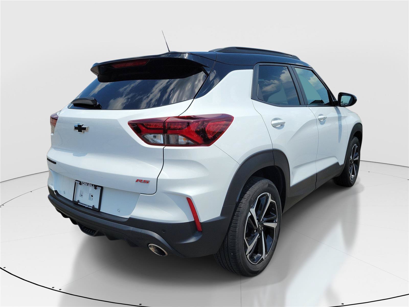 Used 2021 Chevrolet TrailBlazer RS w/ Sun and Liftgate Package FWD image 4