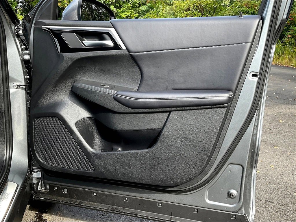 Used 2024 Mitsubishi Outlander SE image 27