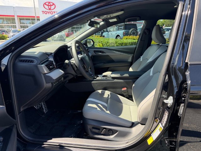 Used 2025 Toyota Camry SE FWD image 10