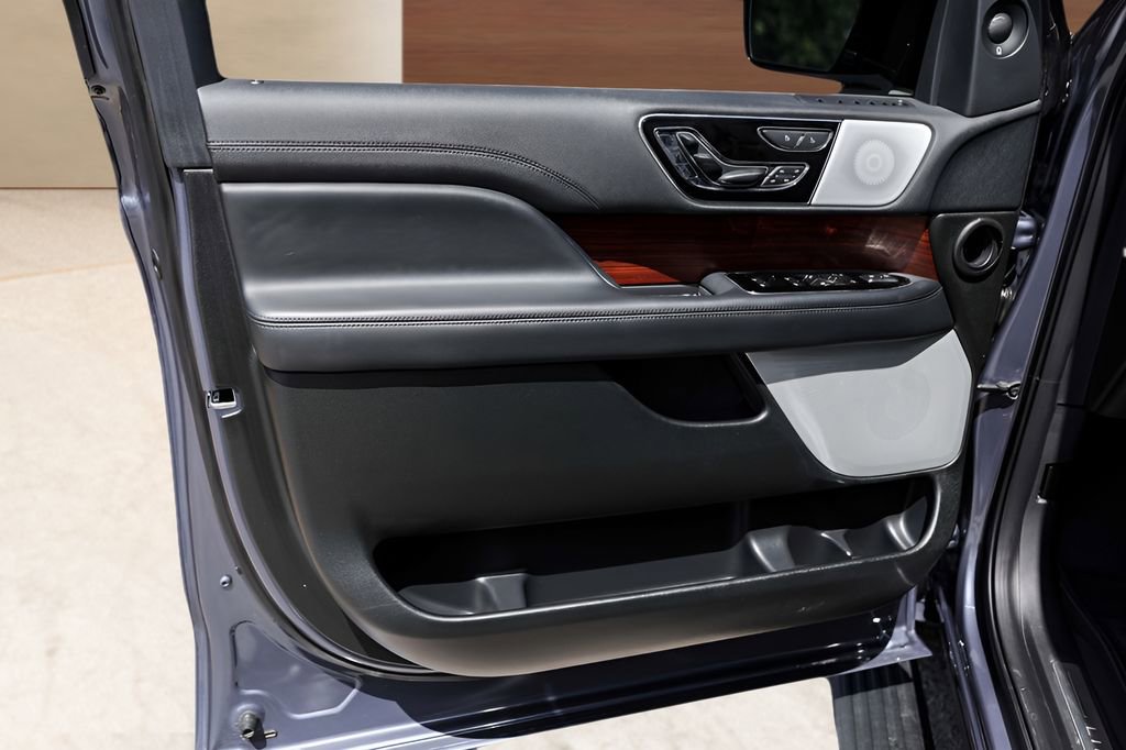 Used 2023 Lincoln Navigator L Reserve AWD/4WD image 25