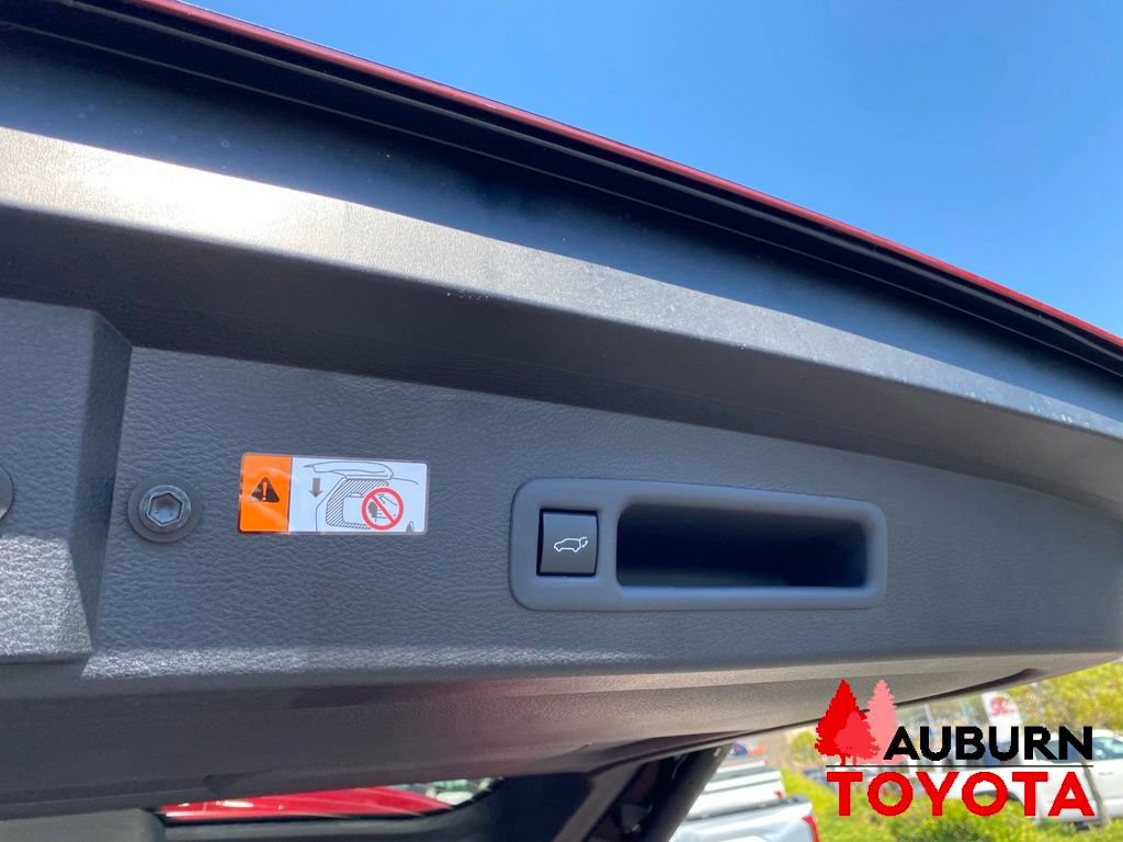 New 2026 Toyota Sienna LE FWD image 12
