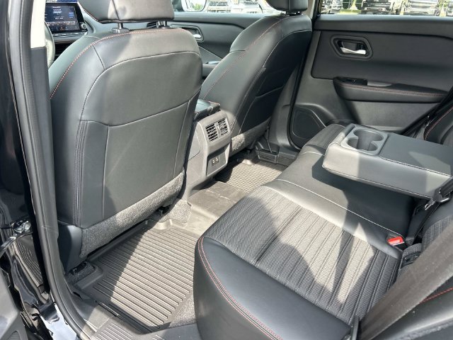 Used 2025 Nissan Rogue SV AWD/4WD image 19