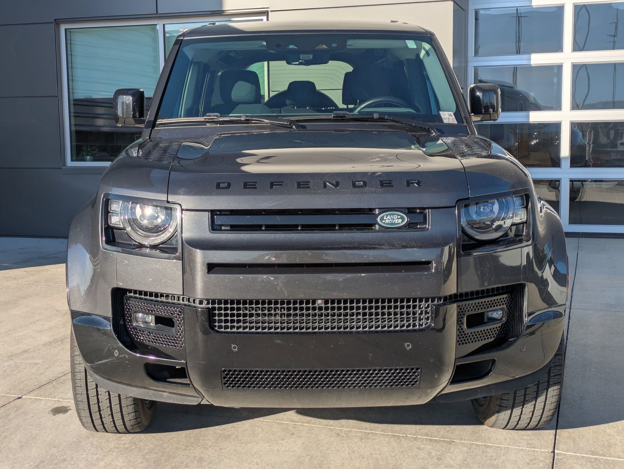 Used 2024 Land Rover Defender 110 X-Dynamic SE image 2