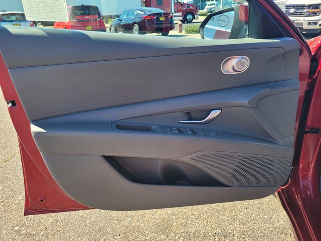 Used 2024 Hyundai Elantra SEL image 18