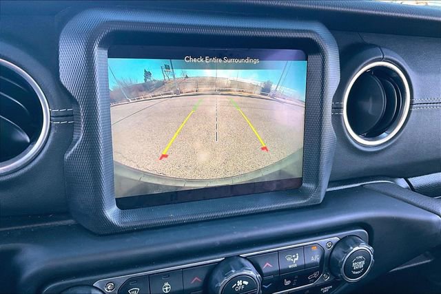 Used 2022 Jeep Wrangler Unlimited Sahara w/ Cold Weather Group image 21