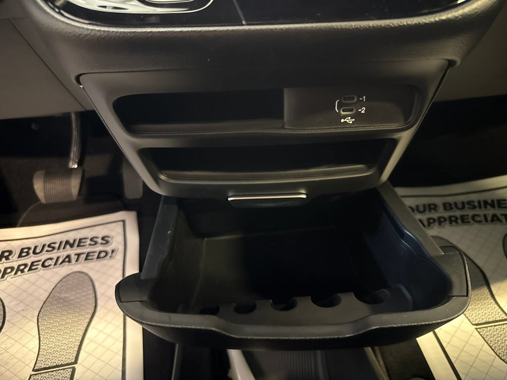 New 2027 Chrysler Pacifica Select FWD image 20