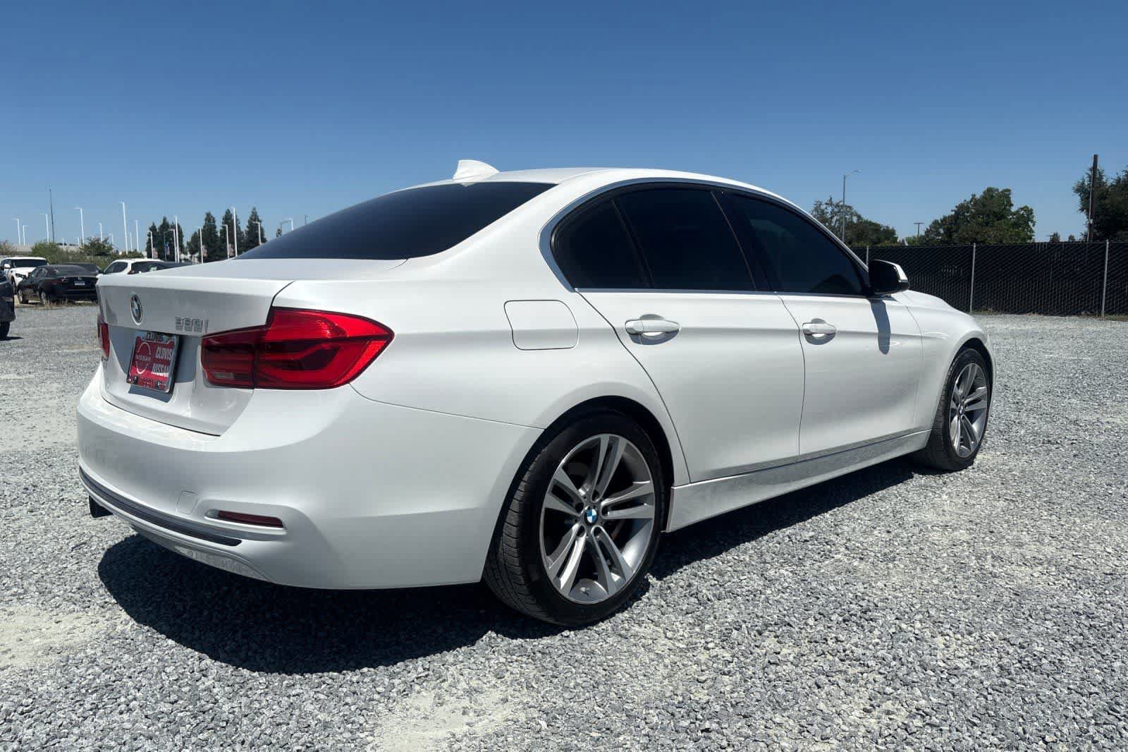Used 2018 BMW 330i Sedan w/ Convenience Package RWD image 3