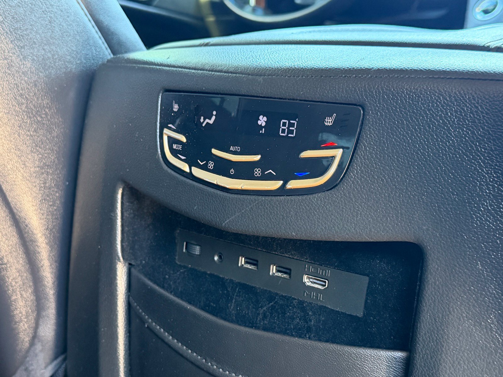 Used 2020 Cadillac Escalade Luxury AWD/4WD image 46