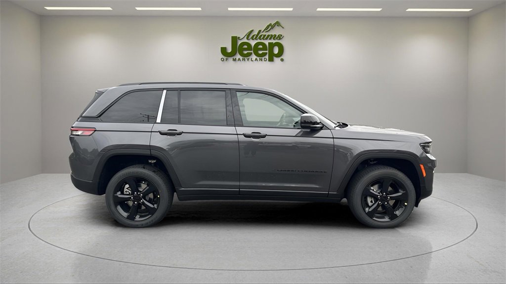 New 2025 Jeep Grand Cherokee Altitude image 8