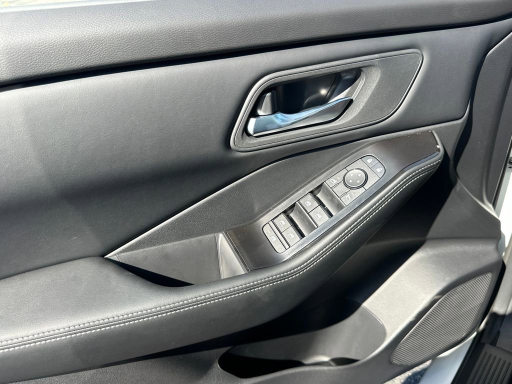 New 2026 Nissan Rogue SV image 10