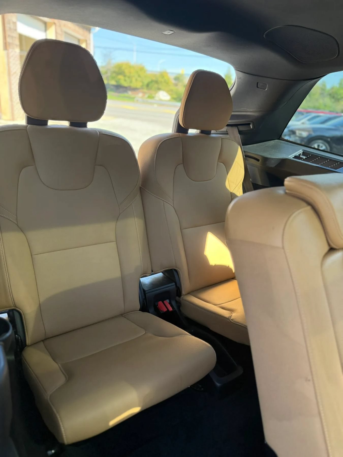 Used 2016 Volvo XC90 T6 Momentum w/ Momentum Plus Package AWD/4WD image 21