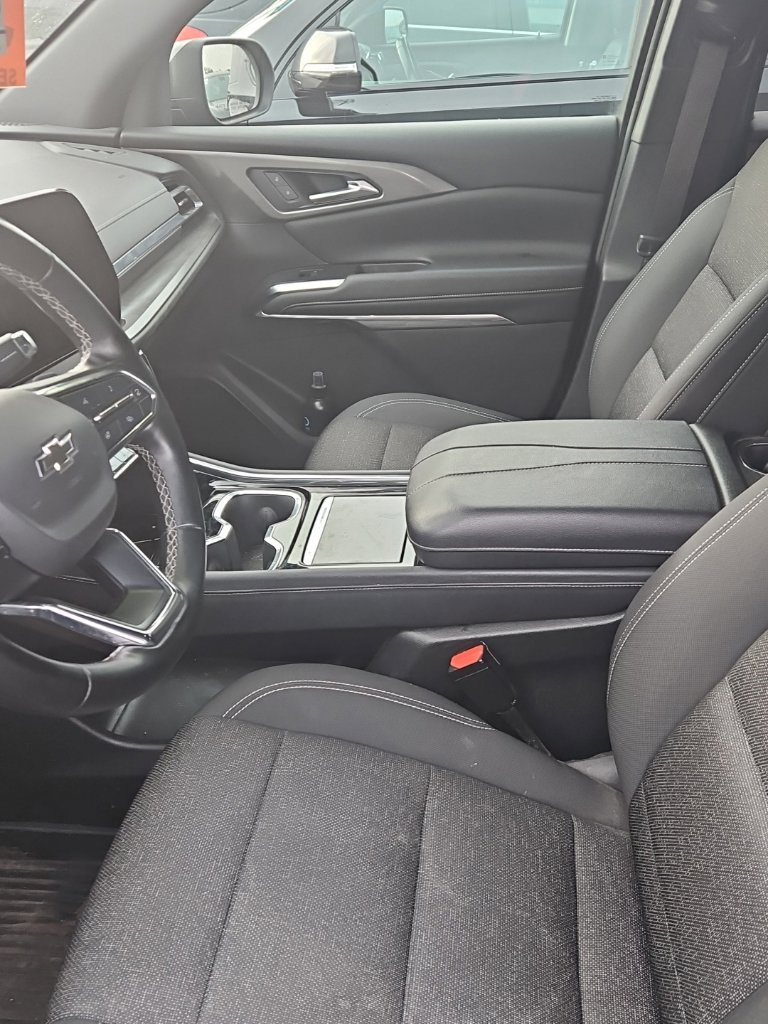 Used 2024 Chevrolet Traverse LS w/ Midnight/Sport Edition FWD image 4