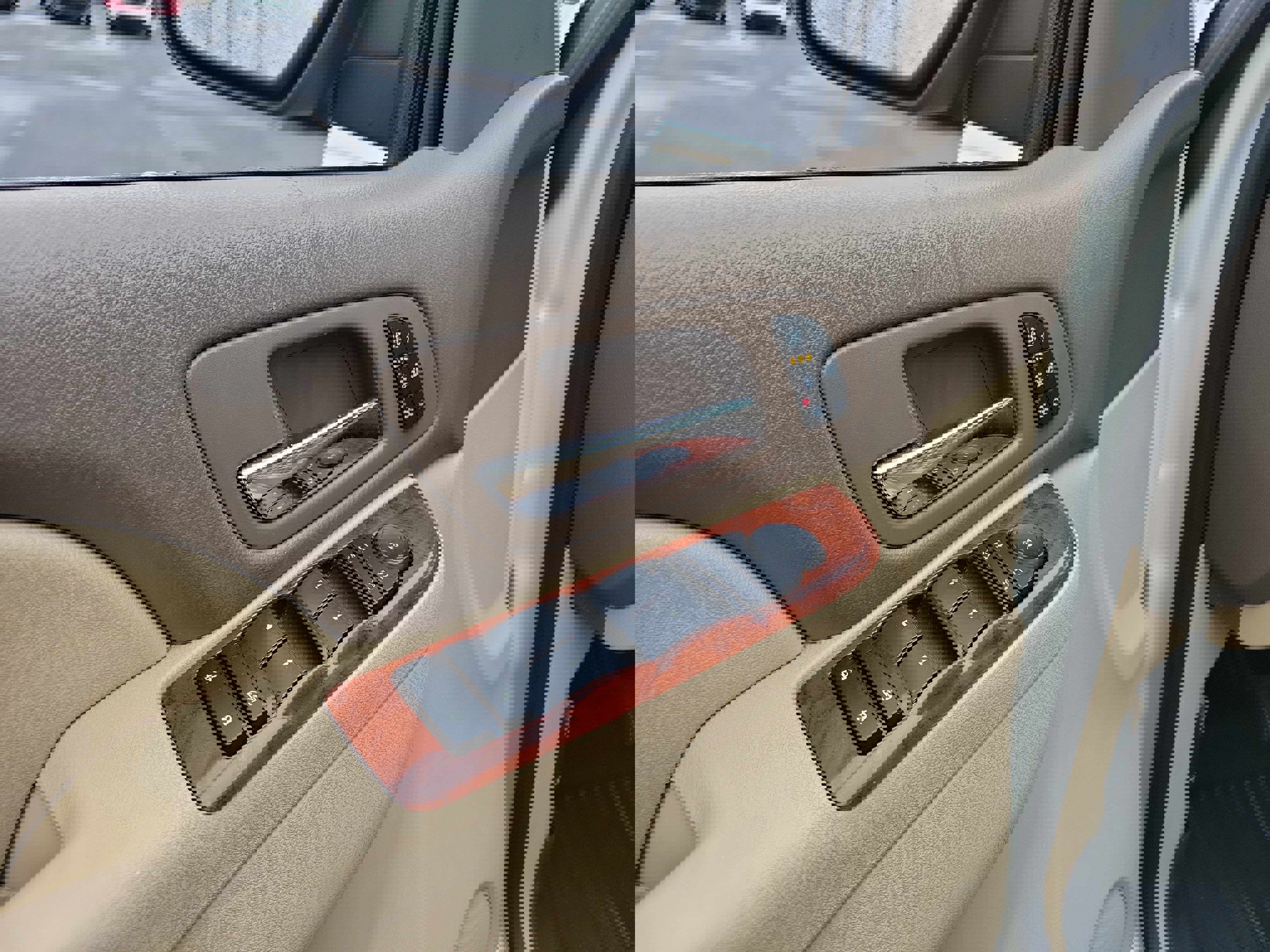 Used 2013 Chevrolet Avalanche LTZ image 18