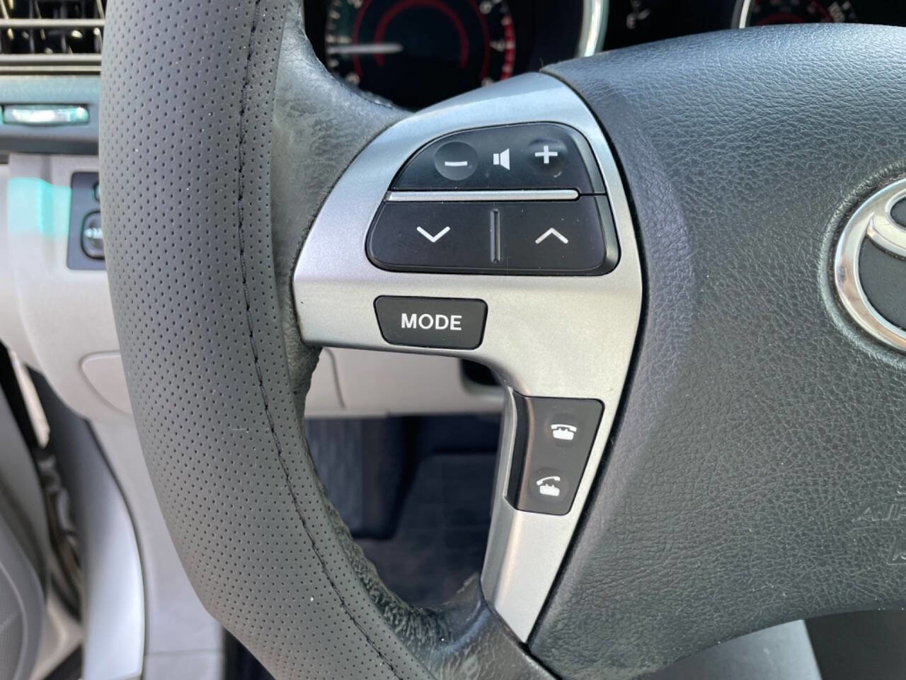 Used 2012 Toyota Highlander Limited w/ Tow Pkg image 20