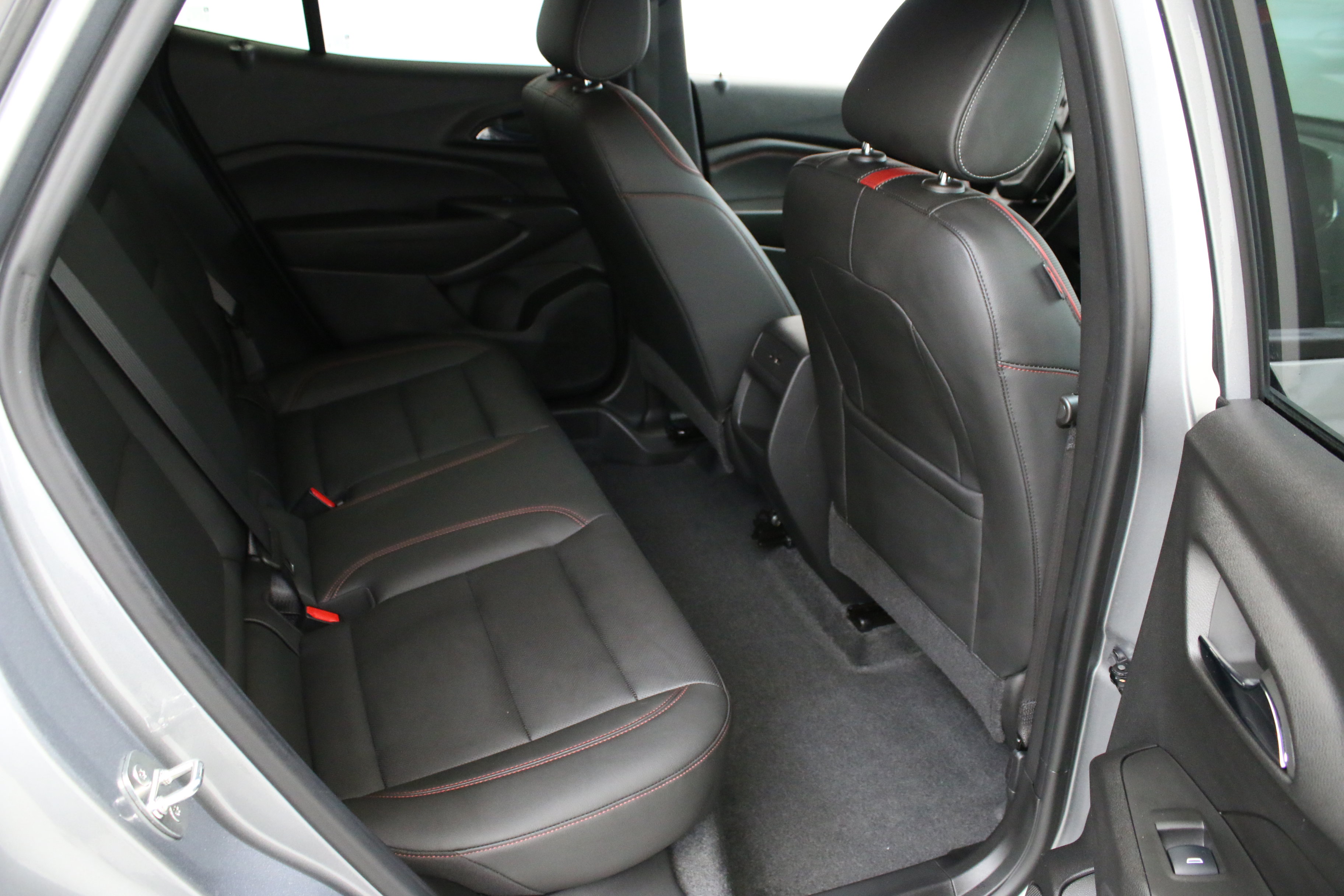 Used 2024 Chevrolet Trax RS w/ Driver Confidence Package FWD image 24