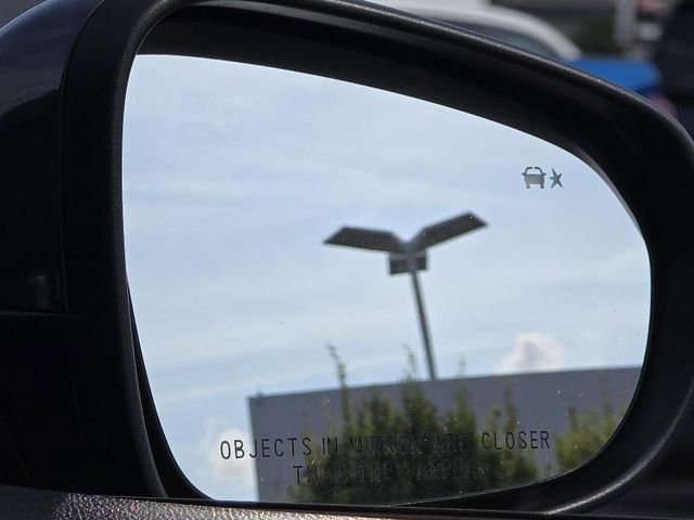 Used 2025 Chevrolet Trax LT w/ Driver Confidence Package image 32