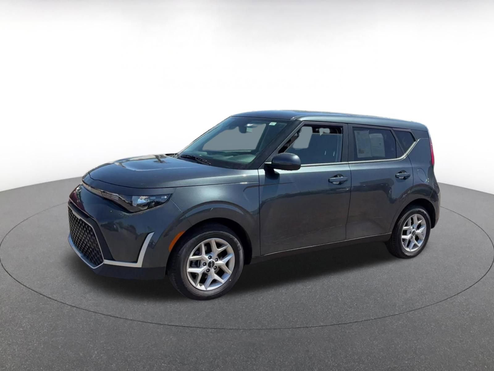 Used 2025 Kia Soul LX w/ LX Technology Package FWD image 9