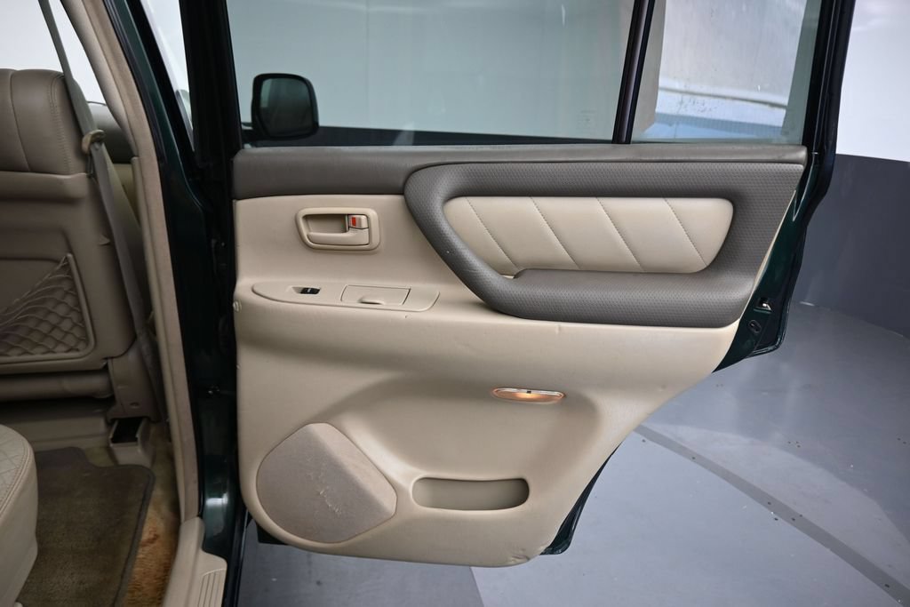 Used 2004 Toyota Land Cruiser AWD/4WD image 33
