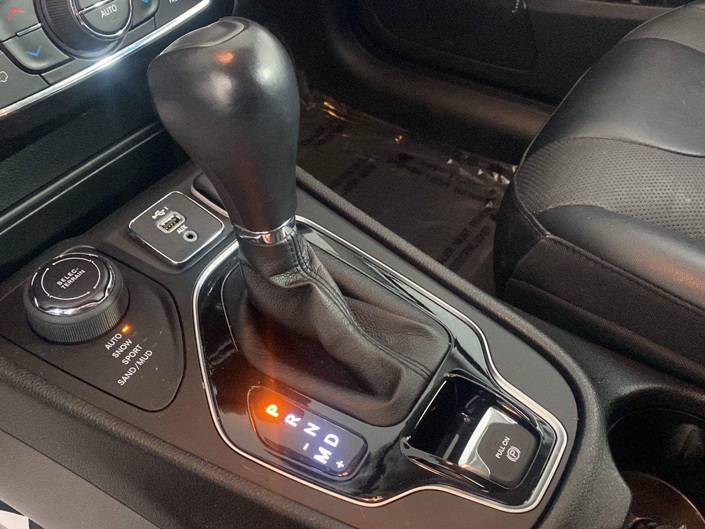 Used 2022 Jeep Cherokee Limited AWD/4WD image 15