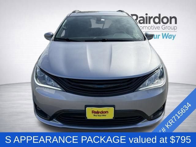 Used 2019 Chrysler Pacifica Touring-L w/ S Appearance Package image 2