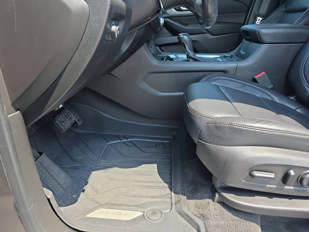 Used 2018 Chevrolet Traverse RS FWD image 11