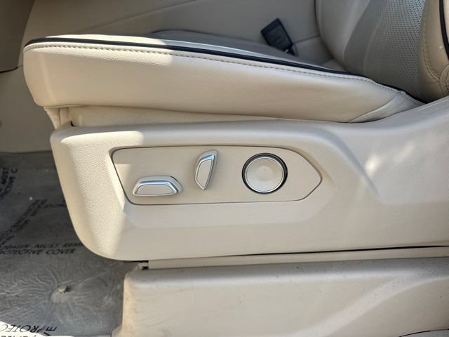 Used 2024 Cadillac Escalade Premium Luxury AWD/4WD image 20