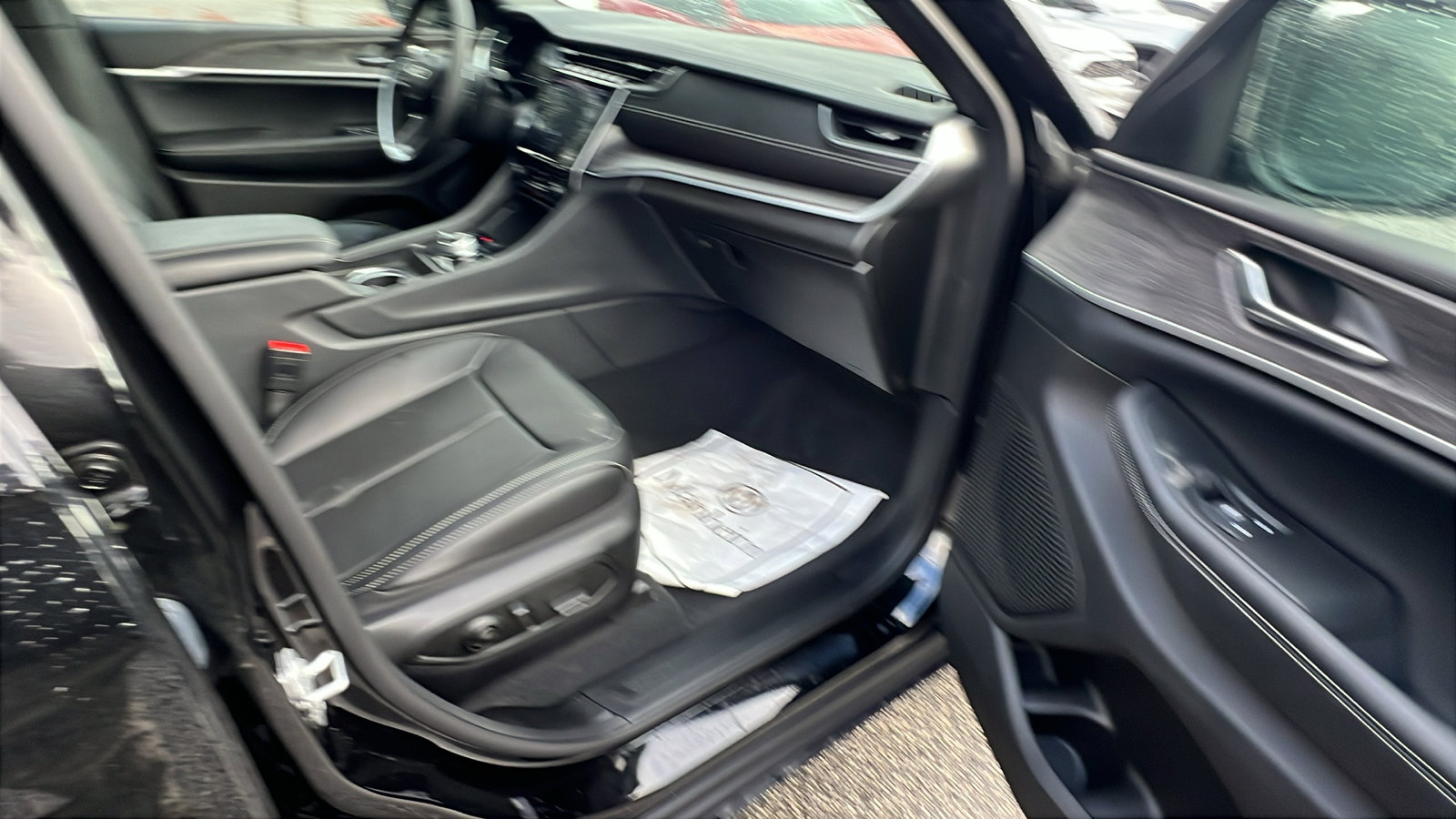 Used 2024 Jeep Grand Cherokee L Limited w/ Luxury Tech Group II image 21