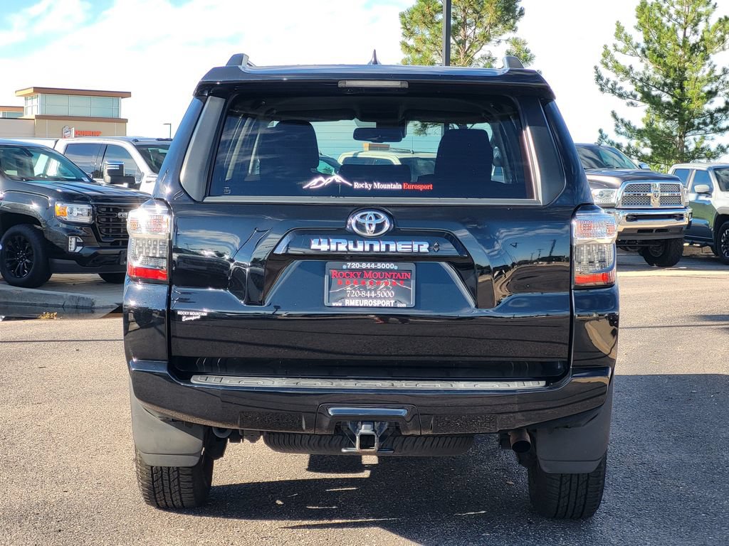Used 2022 Toyota 4Runner SR5 AWD/4WD image 4
