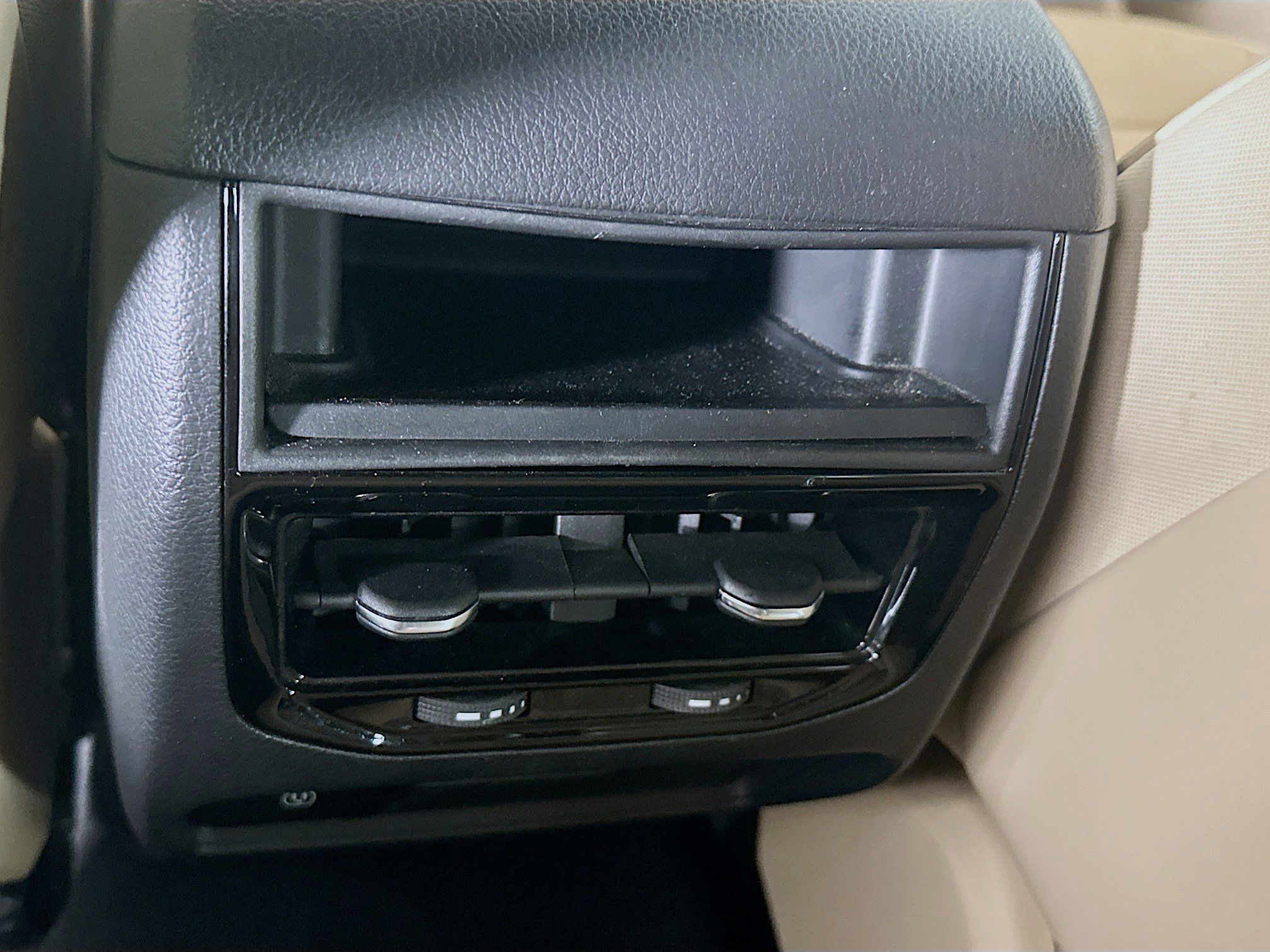 Used 2023 Jeep Grand Cherokee Limited w/ Luxury Tech Group II image 28