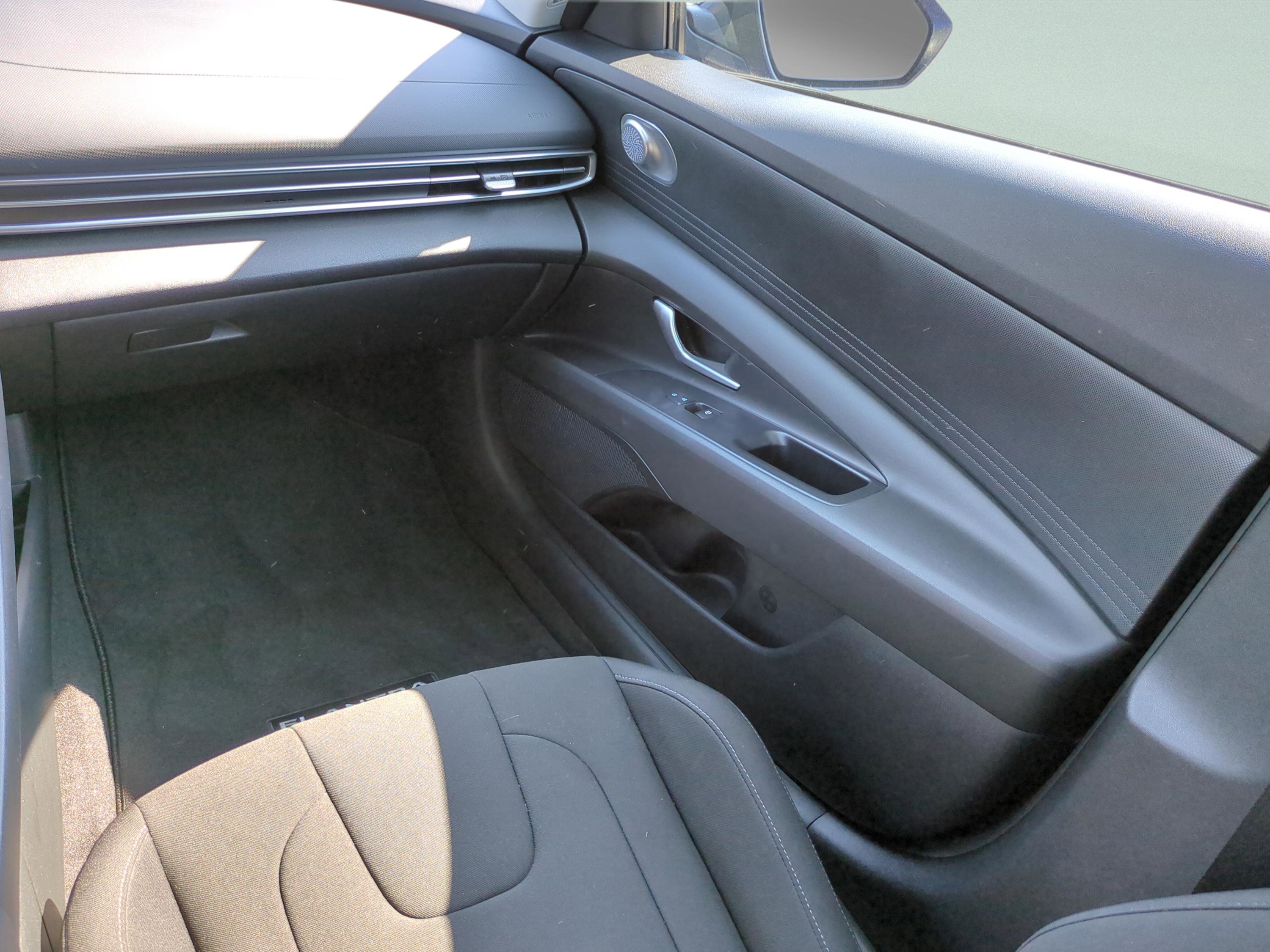 Used 2023 Hyundai Elantra SEL image 15