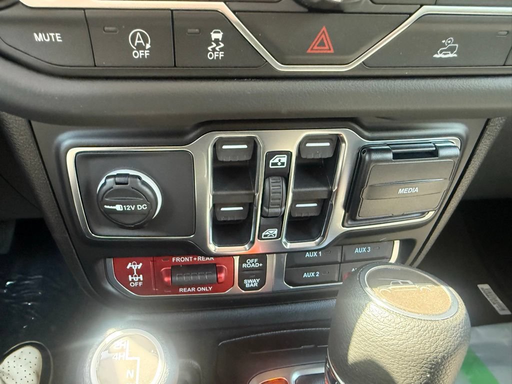 New 2026 Jeep Gladiator Rubicon w/ Whitecap Package AWD/4WD image 27