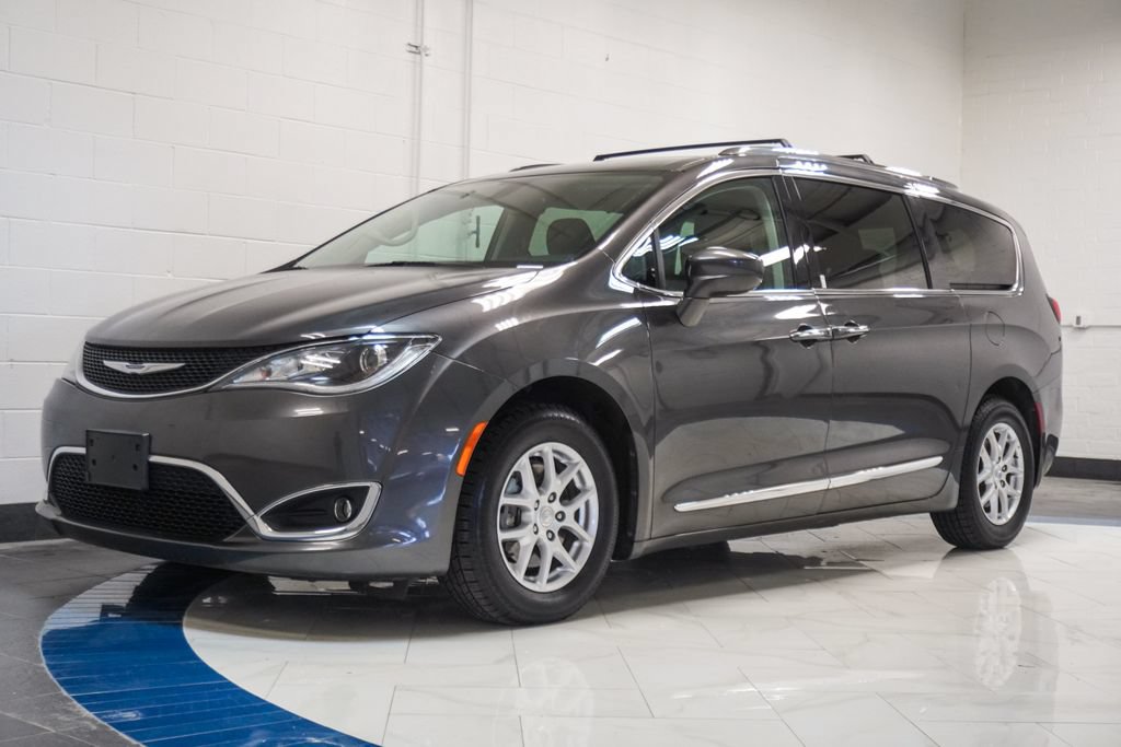 Used 2020 Chrysler Pacifica Touring-L FWD image 4