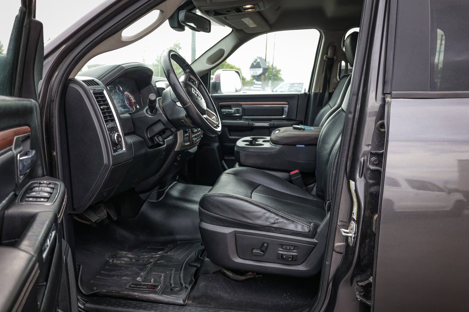 Used 2018 RAM 3500 Laramie w/ Protection Group image 10