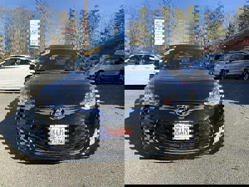 Used 2017 Hyundai Veloster Value Edition image 2