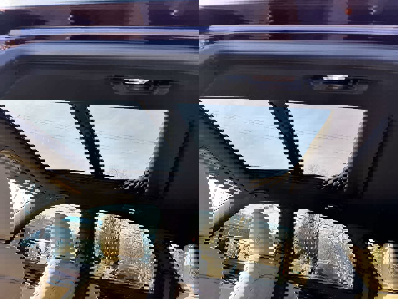 Used 2017 Cadillac XT5 Luxury w/ Driver Awareness Package image 24