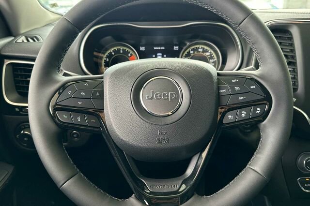 New 2023 Jeep Cherokee Altitude Lux image 24