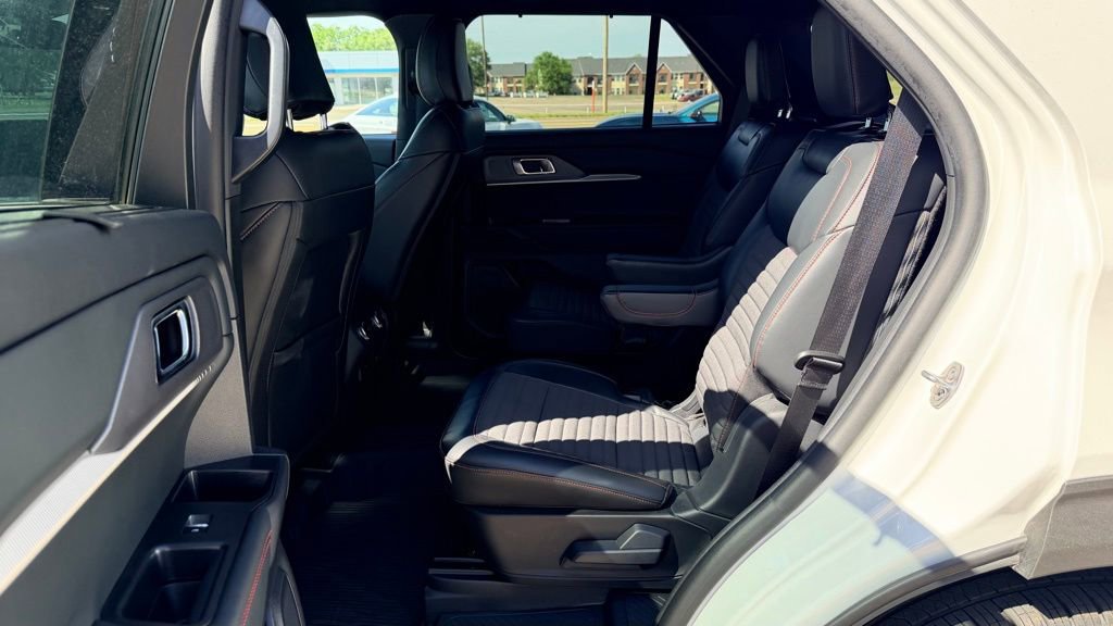 Used 2025 Ford Explorer ST-Line w/ Premium Package RWD image 15
