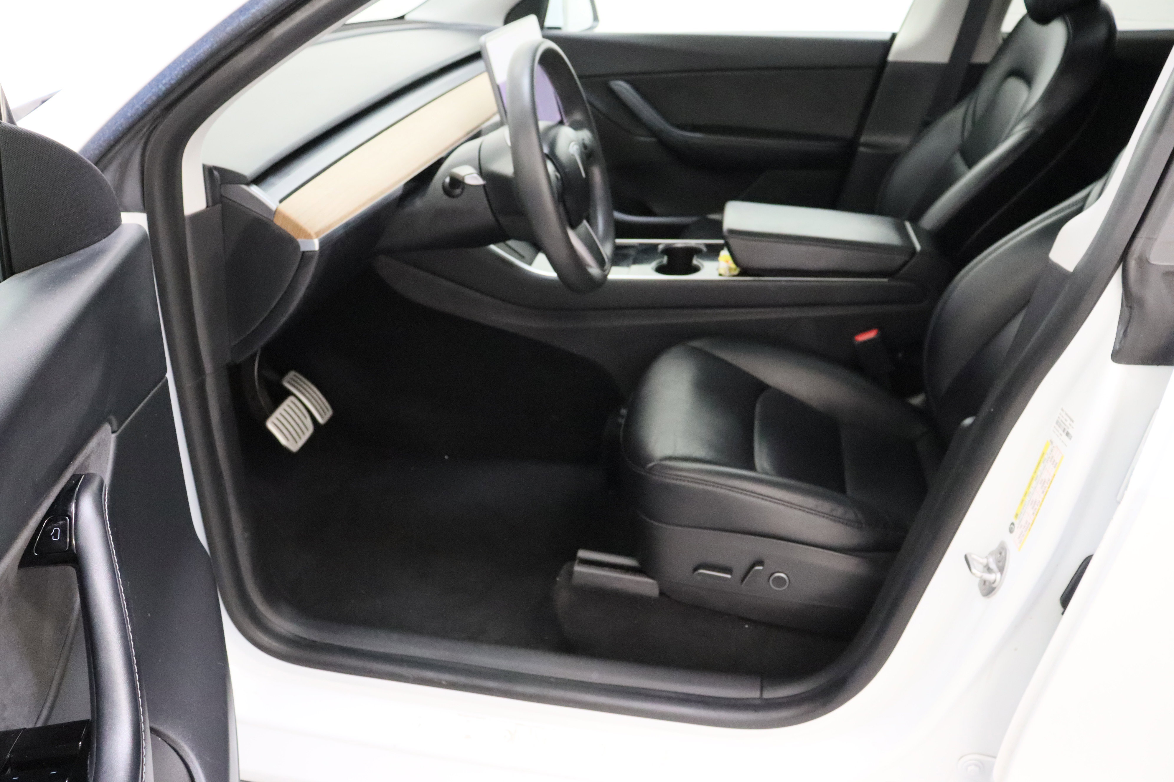 Used 2021 Tesla Model Y Performance image 14