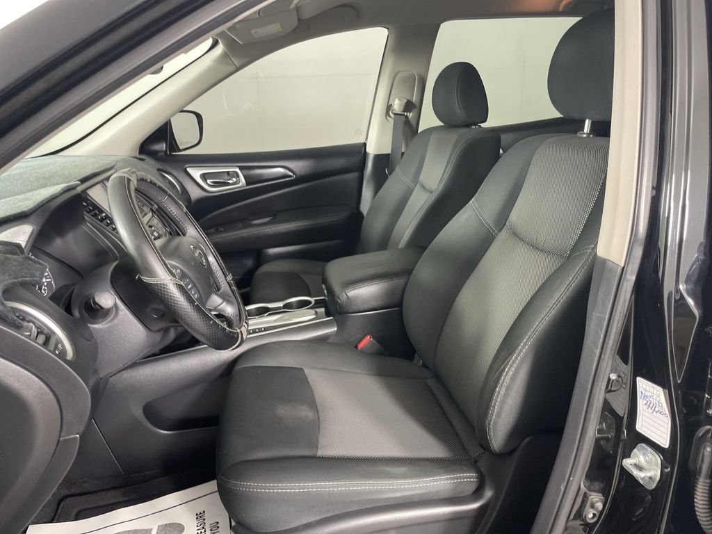 Used 2020 Nissan Pathfinder SV image 18
