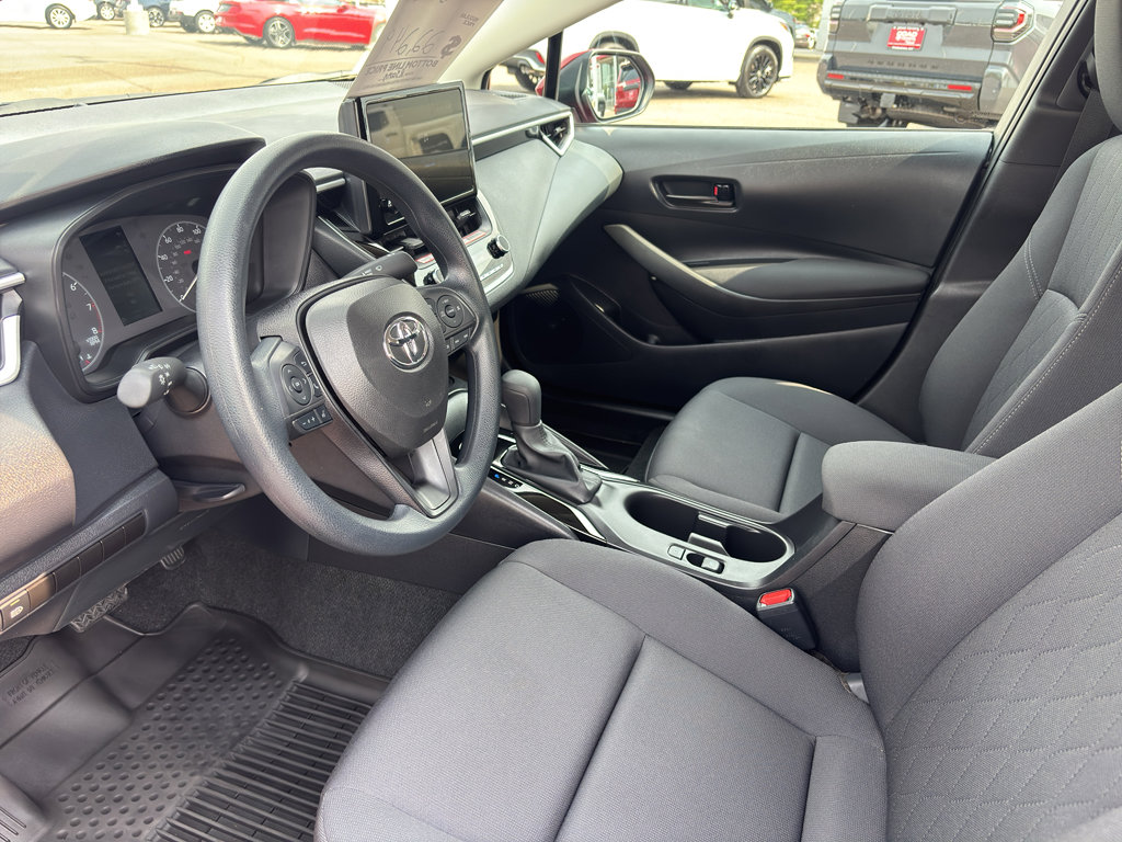 Used 2025 Toyota Corolla LE image 9