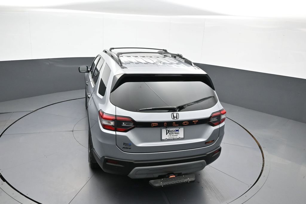 Used 2025 Honda Pilot TrailSport image 41