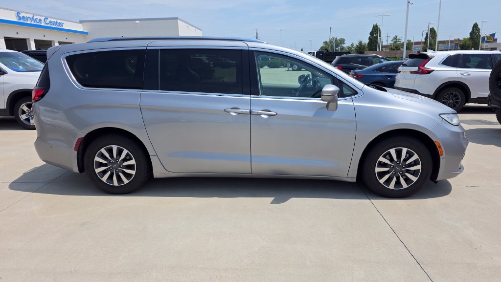 Used 2021 Chrysler Pacifica Touring-L FWD image 6