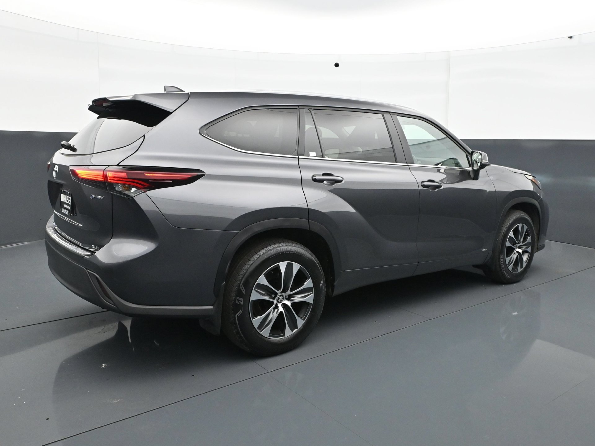 Used 2025 Toyota Highlander XLE AWD/4WD image 7