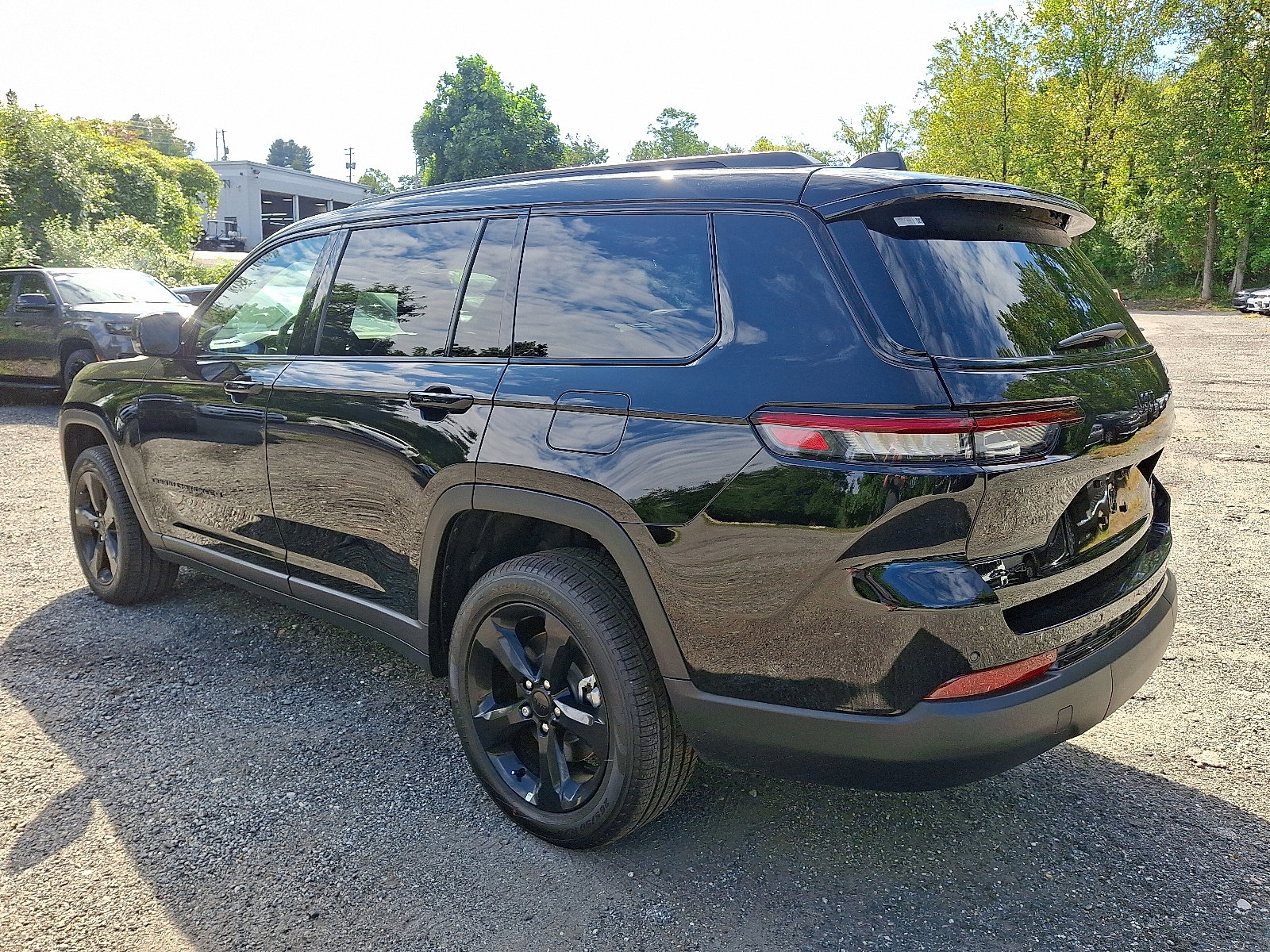 New 2025 Jeep Grand Cherokee L Limited w/ Black Appearance Package image 3