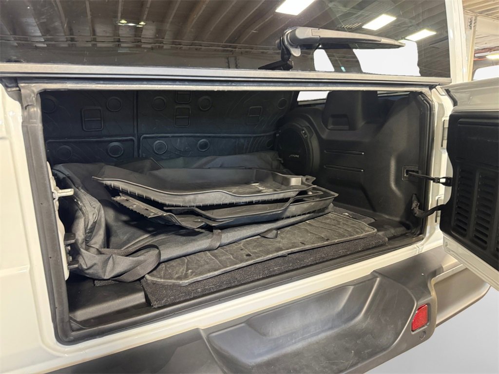 Used 2020 Jeep Wrangler Unlimited Sahara image 25