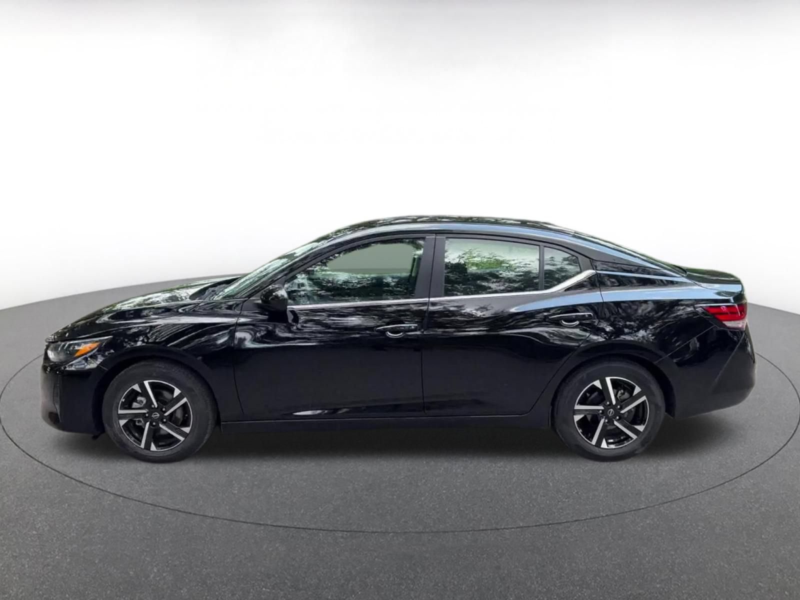 Used 2025 Nissan Sentra SV FWD image 9