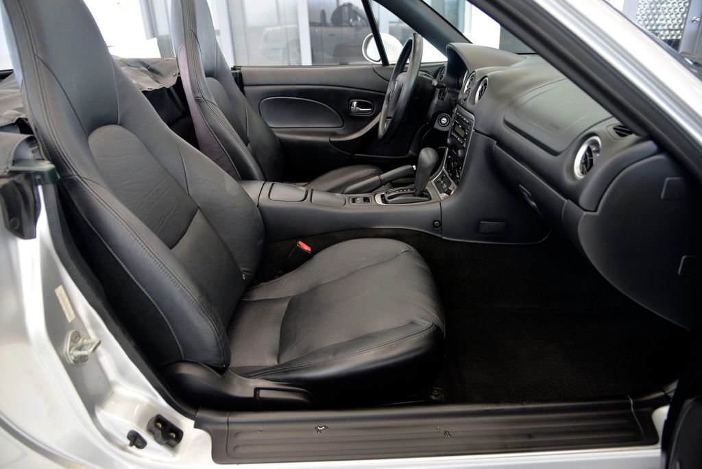 Used 2003 MAZDA MX-5 Miata RWD image 27